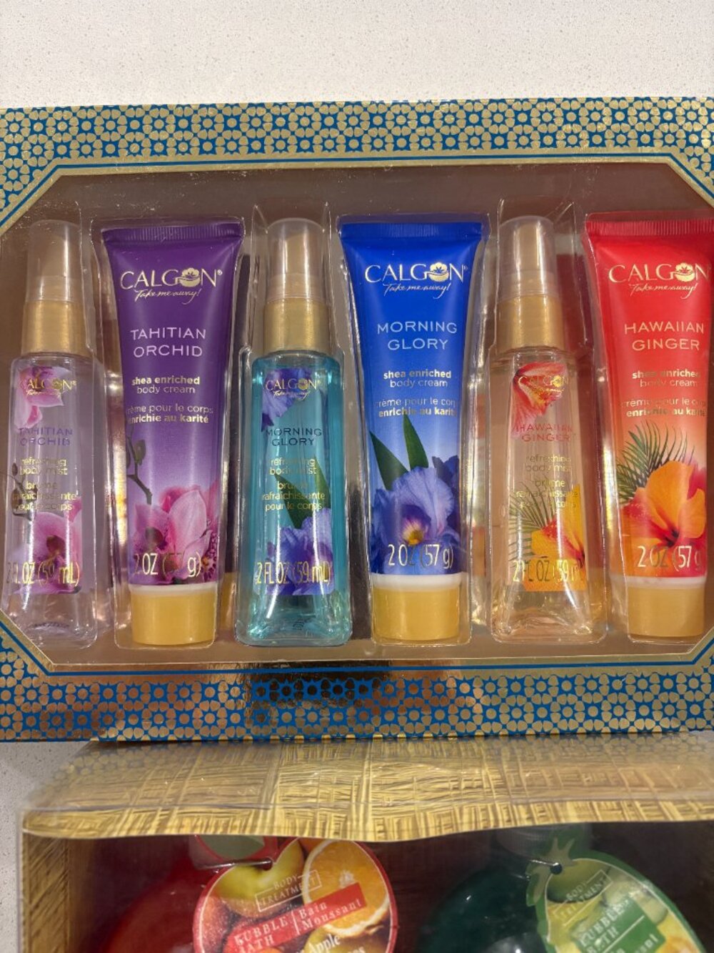 Womans bubble bath + lotions - Picture 3 of 3